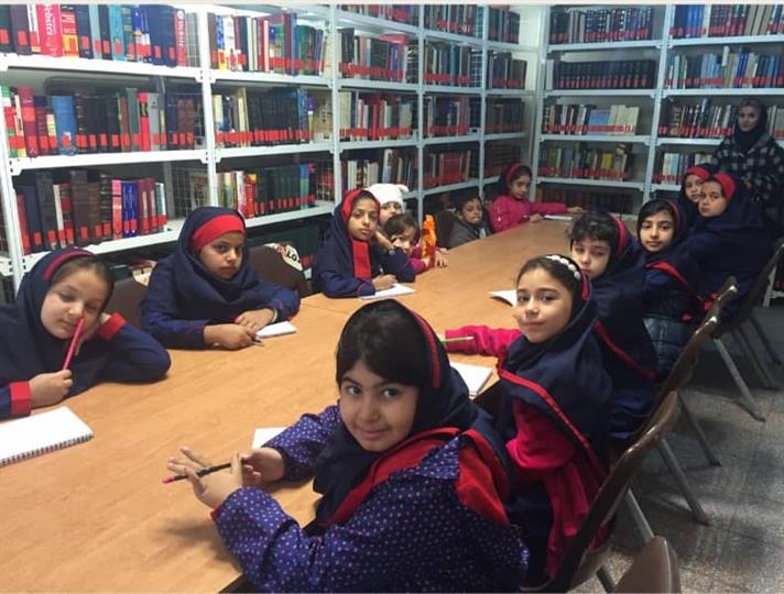بازدید کودکان از کتابخانه